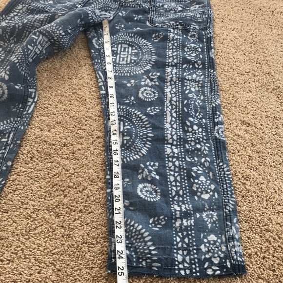 NWT! FREE PEOPLE Size 29 blue printed cotton and linen blend pants - Picture 8 of 11